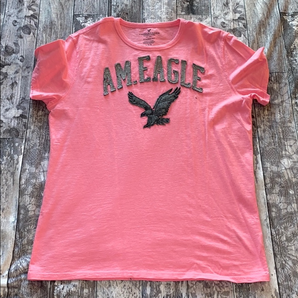 Men’s short sleeve shirt.